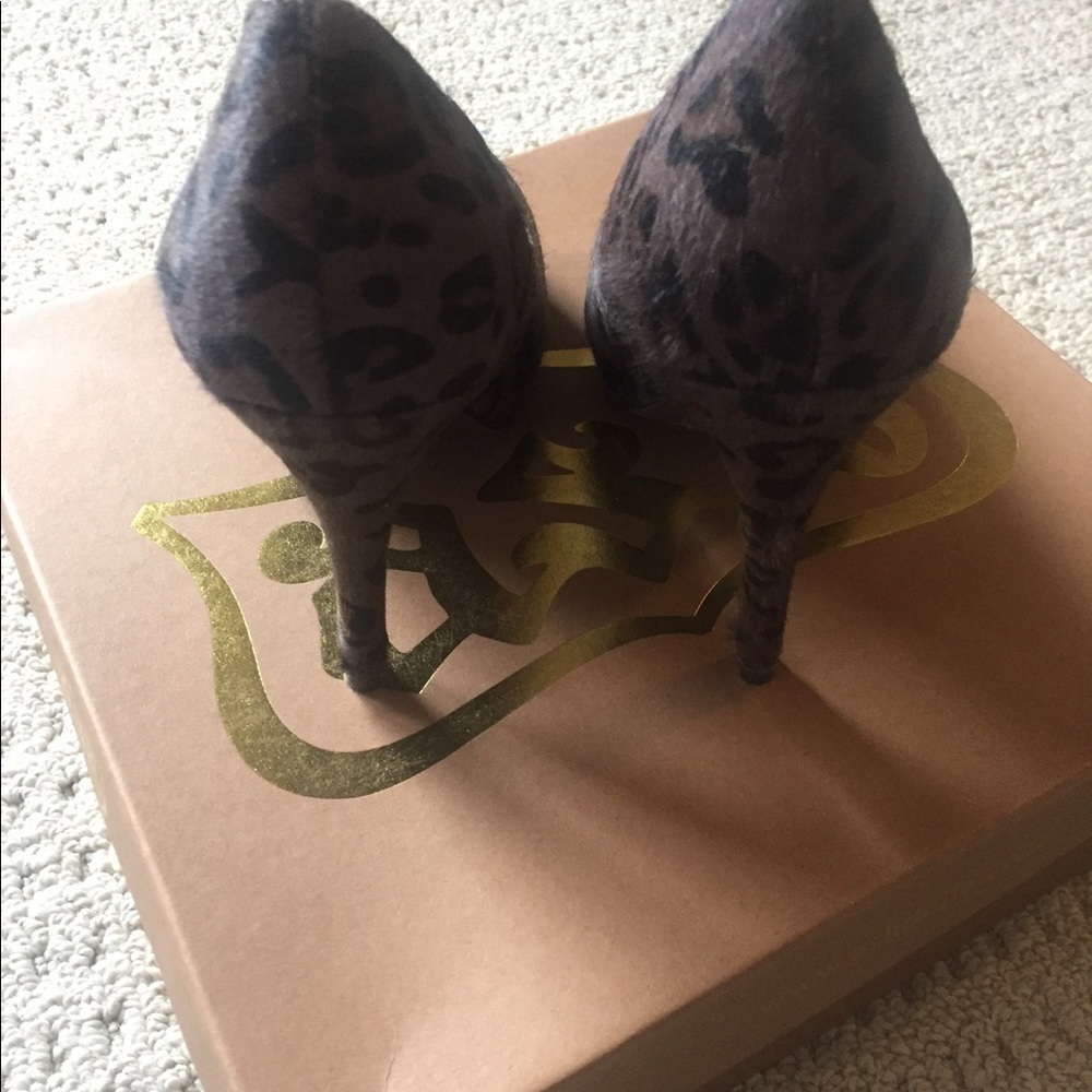 Shoes - Picture 5 of 8